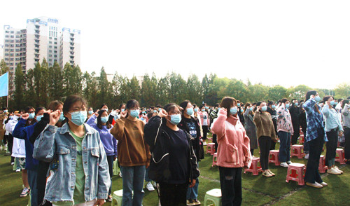 1宣誓学生_副本.jpg 1宣誓学生_副本.jpg